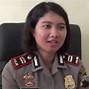 Polisi Cantik Berhijab Foto Polwan